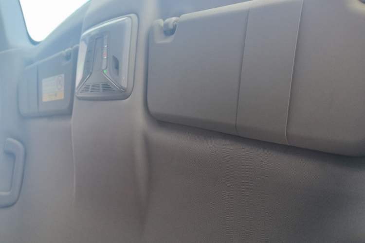 Used ORA iQ 2018 High-Range Version Smart Connectivity Model
