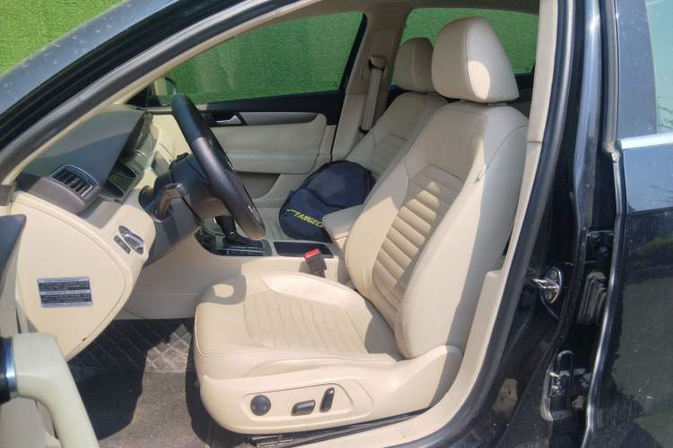 Used Volkswagen Magotan 2012 Revised Version 1.8TSI Leading Edition Left Front Seat