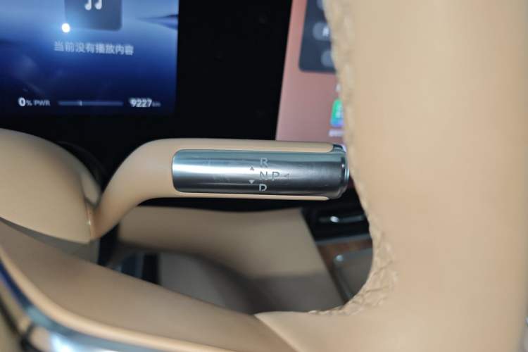 Used Hima AITO M8 2025 Extended-Range Ultra Version 53.4 kWh 6-Seater Edition Gear Lever