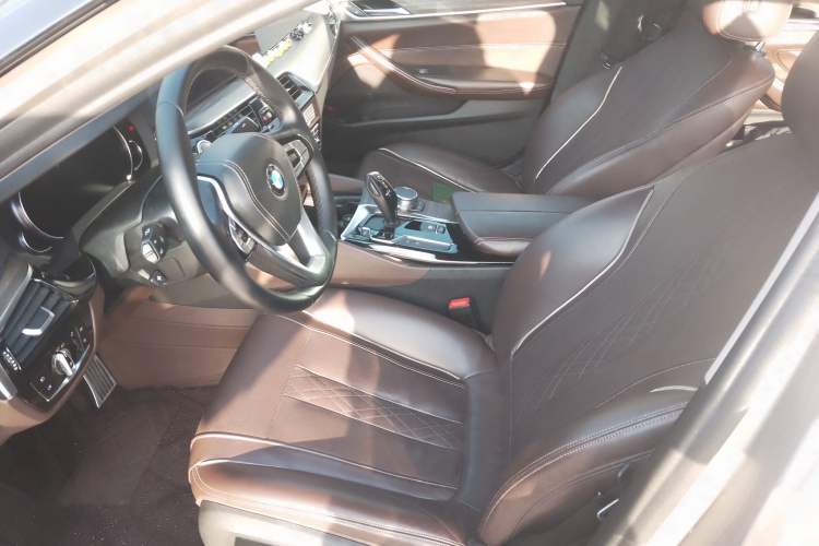 Used BMW 5 Series New Energy 2018 530Le Luxury Package Driver Seat