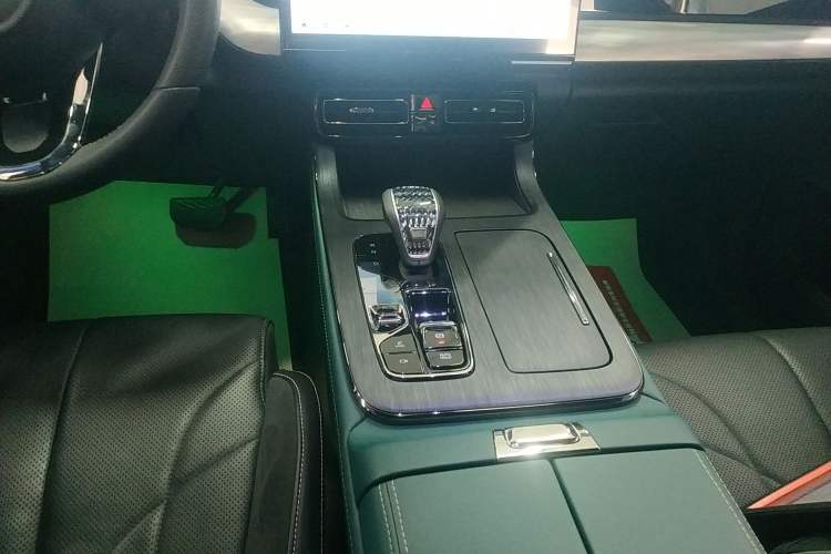 Used GAC Trumpchi ES9 2024 PHEV with 143 km Max Gear Lever