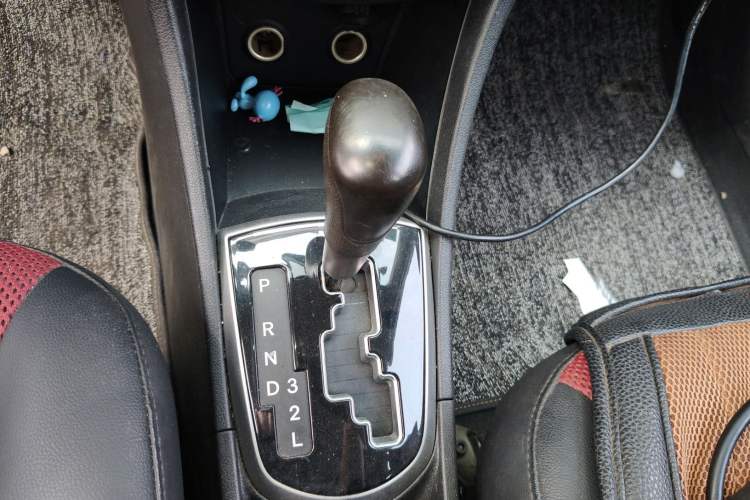 Used Hyundai Verna Ray 2014 1.4L Automatic GLX Gear Lever