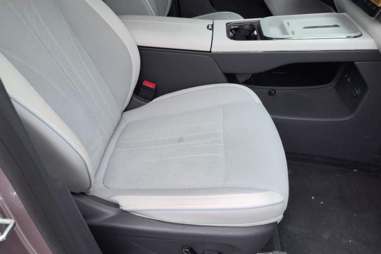 Used VOYAH COURAGE 2024 Four-Wheel Drive Global Edition Right Front Seat