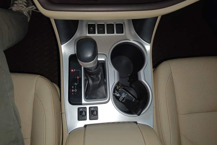 Used Toyota Highlander 2018 2.0T Two-Wheel Drive Luxury Edition 7 Seats China VI Standard
