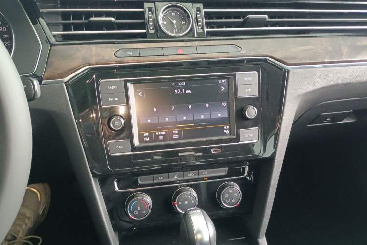 Used Volkswagen Magotan 2019 330TSI DSG Leading Model China VI Standard Audio And AC Panel