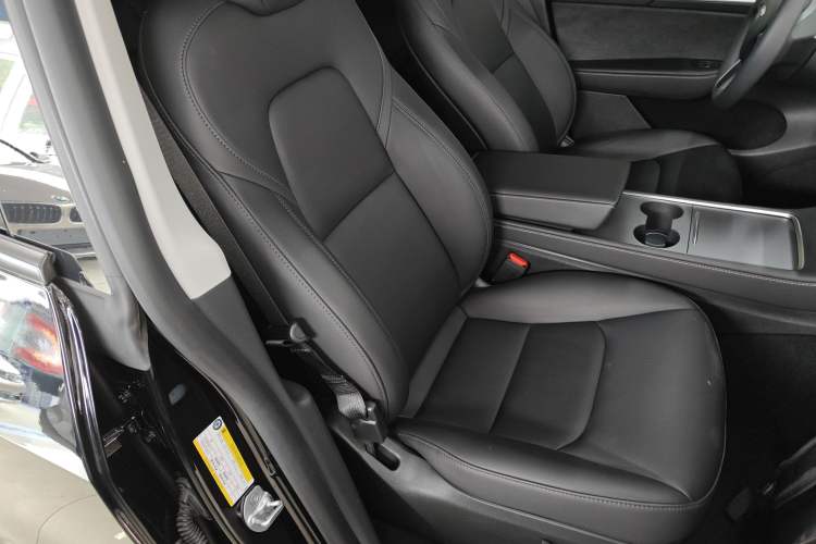 Used Tesla Model Y 2023 Rear-Wheel-Drive Version Right Front Seat