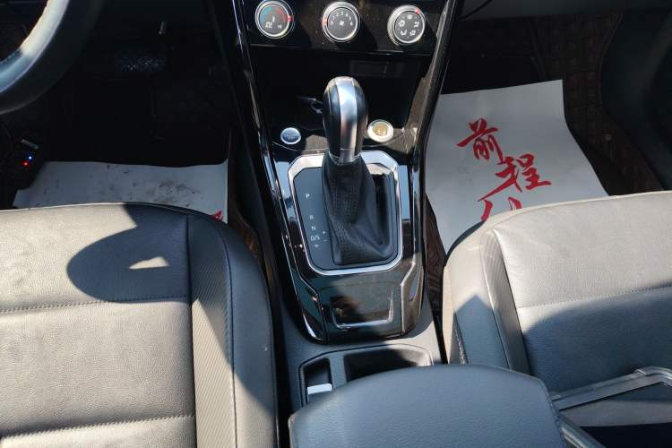 Used Volkswagen T-ROC 2020 280TSI DSG Two-Wheel Drive Comfort Version Gear Lever