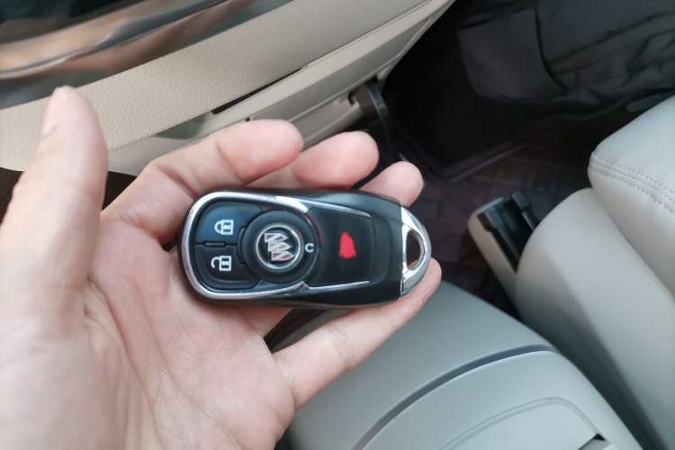 Used Buick GL8 2022 Land Cruiser Executive Class 652T Comfort Model
