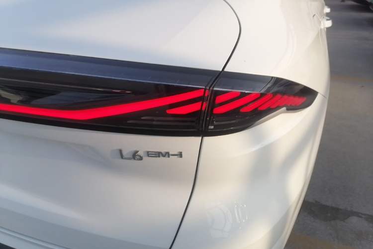 Used Geely Galaxy L6 2025 EM-i 140km Starship Edition
