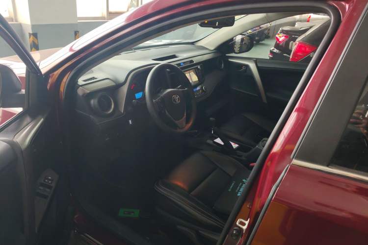 Used Toyota RAV4 2016 2.0L CVT Two-Wheel Drive Fashion Edition China V Standard