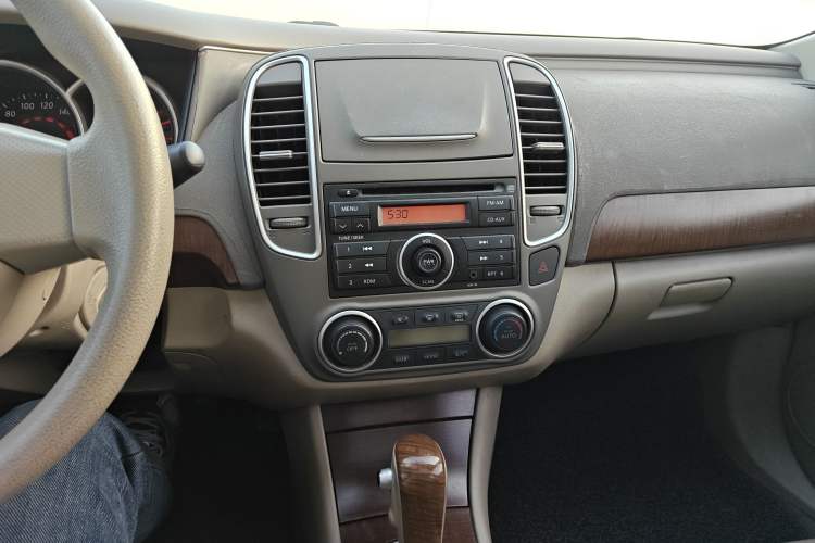 Used Nissan Sylphy 2009 1.6XL Automatic Luxury Sunroof Edition Audio And AC Panel