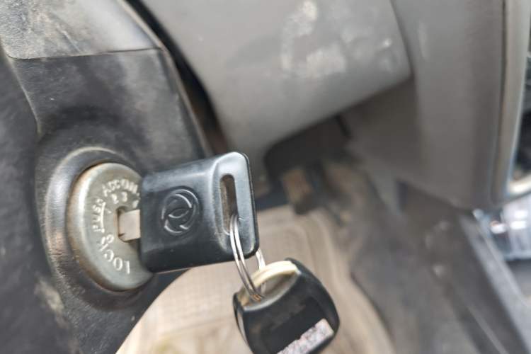 Used Dongfeng Ruichi 2013 3.2T Xingye Edition Diesel Two-Wheel Drive Standard Type CYQD80-E4