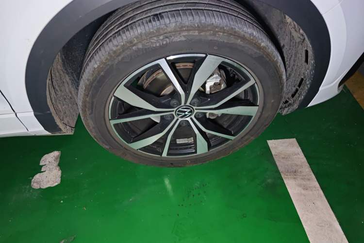 Used Volkswagen T-ROC 2024 300TSI DSG Two-Wheel-Drive Chen Guang Edition
