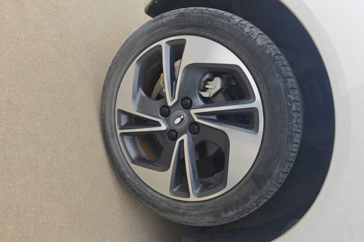 Used ORA Black Cat 2022 351 km HelloKitty Collaboration Edition Lithium-Ion Battery
