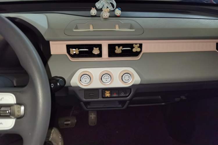 Used Chery QQ Ice Cream 2022 120km Conical Shape Lithium Iron Phosphate Audio And AC Panel