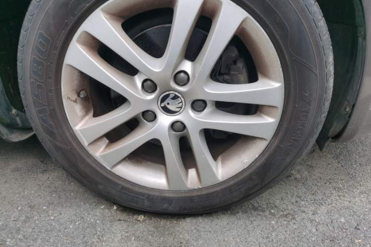 Used Skoda Octavia 2013 1.4TSI DSG Yijun Edition Right Front Wheel Hub