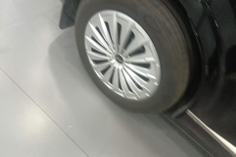 Used ONVO Luxeed L90 2025 Model—Max Six-Seater Version