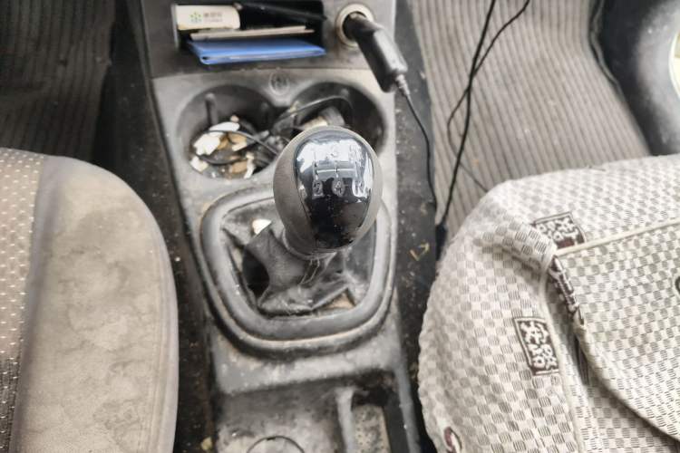 Used Dongfeng Fengon 330 2014 1.5L Manual Utility Version DK15 Gear Lever