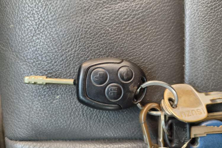 Used Ford Transit Custom 2016 2.2T Long-Wheelbase 6/7-Seater Mid-Roof Multi-Purpose Vehicle
