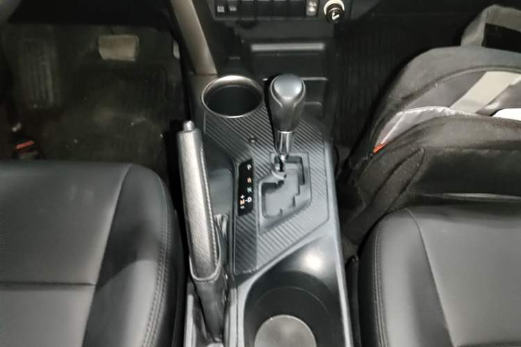 Used Toyota RAV4 2015 2.0L CVT Two-Wheel Drive Fashion Edition Gear Lever