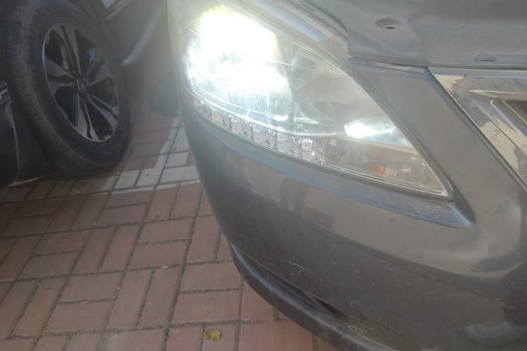 Used Nissan Sylphy 2012 1.8XL CVT Luxury Edition Right Front Headlight