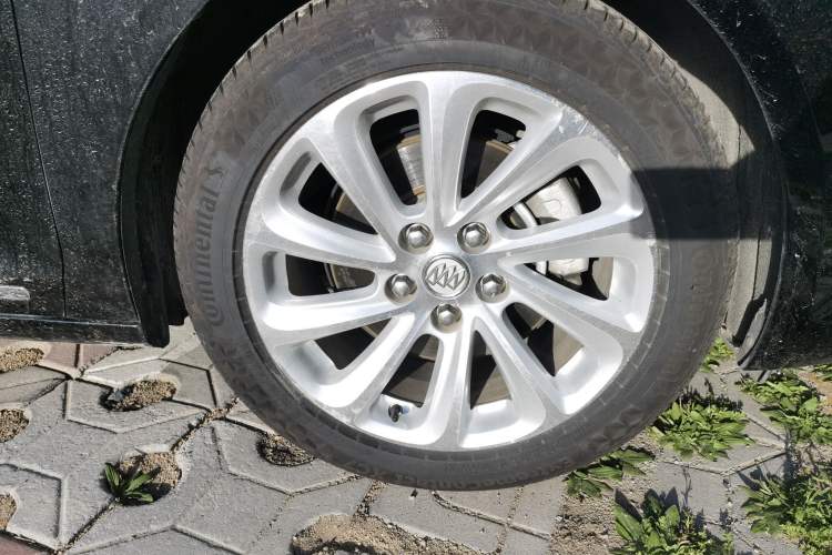 Used Buick LaCrosse 2014 2.0T SIDI Smart Luxury Flagship Edition Right Front Wheel Hub