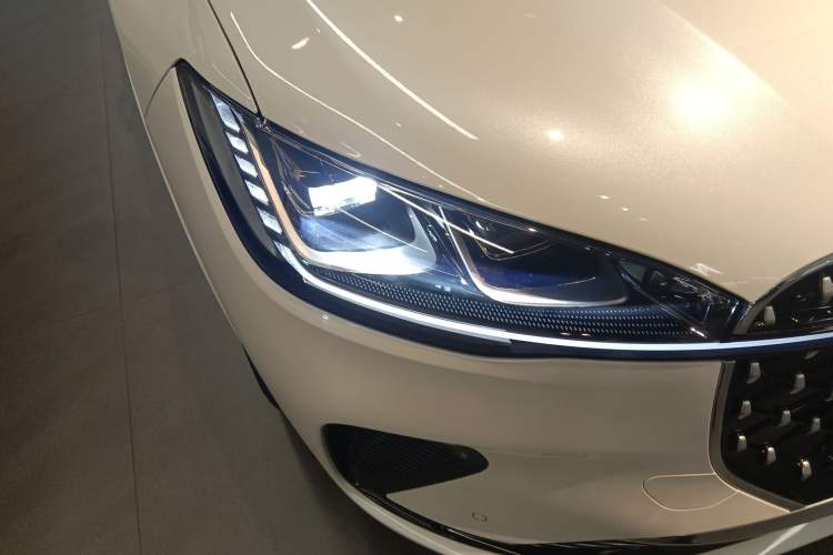 Used Lincoln Corsair 2024 2.0T Four-Wheel Drive Prestige Edition Exterior 3