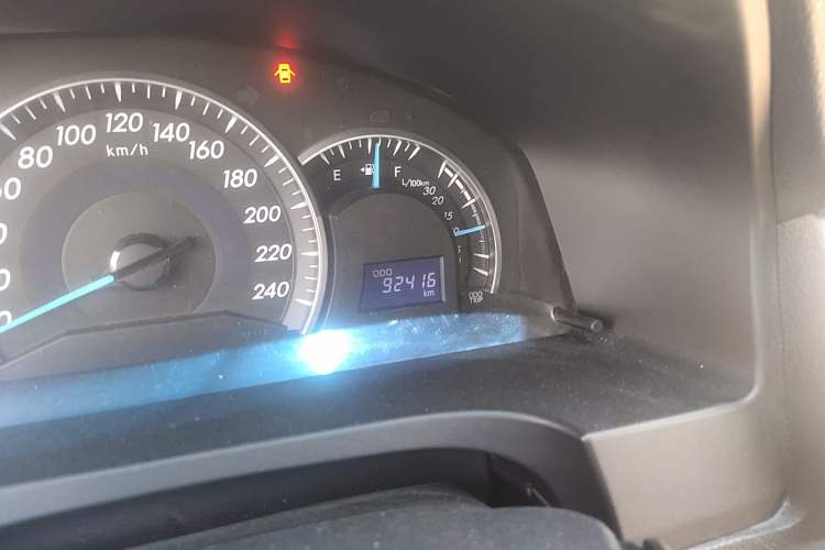 Used Toyota Camry 2016 2.0E 10th Anniversary Elite Edition Odometer Close Up