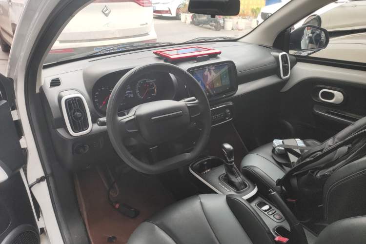 Used Roewe Clever 2022 311km QiQi BoBo Edition Center Console