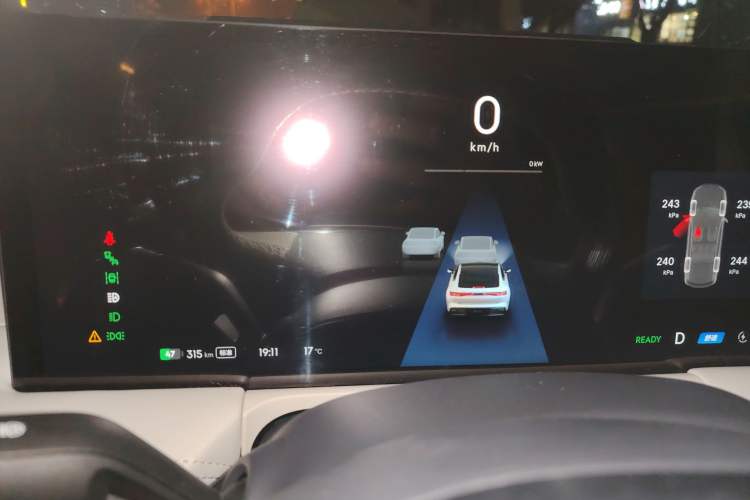 Used Geely Galaxy E8 2024 665 km Range Rear-Drive Starship Long-Range Version
