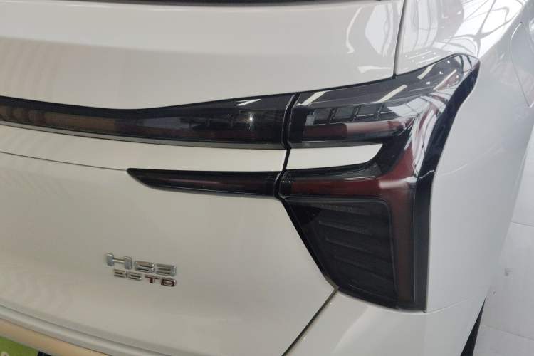 Used Hongqi HS3 2023 1.5T Two-Wheel Drive Shanwei Edition Right Rear Taillight