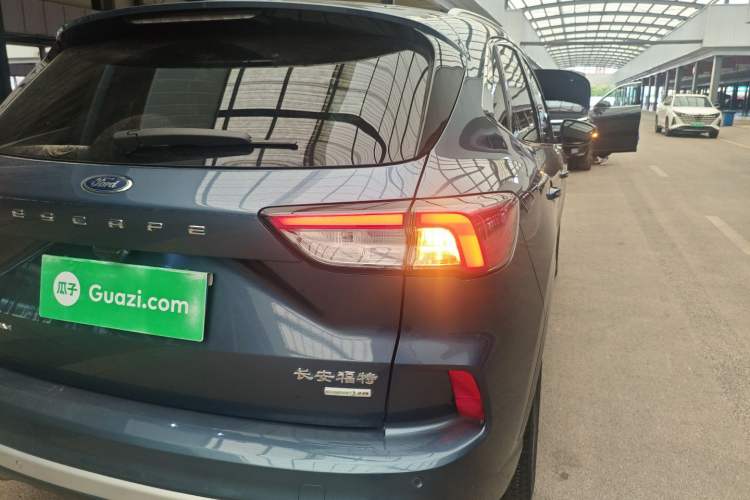 Used Ford Escape 2020 EcoBoost 245 Two-Wheel-Drive Titanium Edition Exterior 3