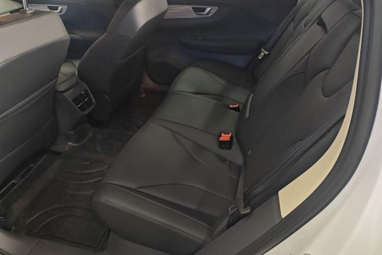 Used Hongqi E-QM5 2025 500km Range Commuter Version