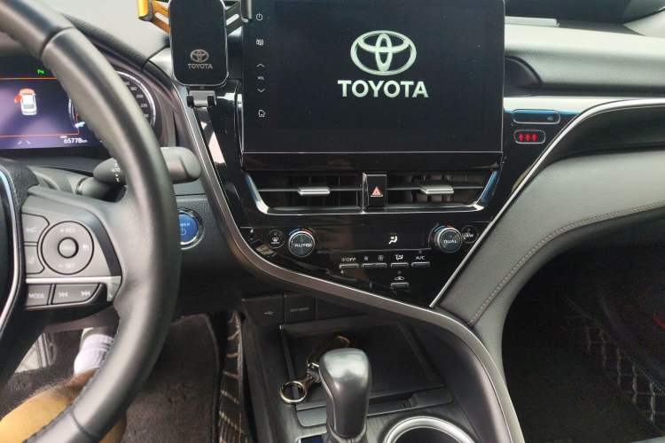 Used Toyota Camry 2021 Dual-Motor 2.5HG Luxury Edition Audio And AC Panel