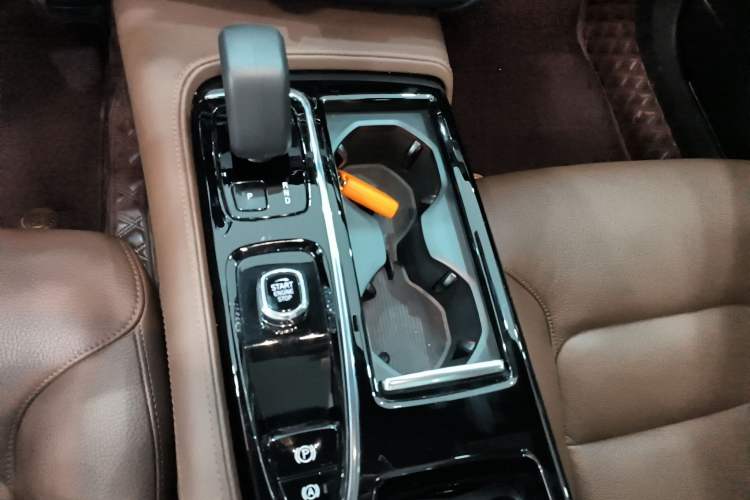 Used Volvo S90 New Energy 2024 Plug-in Hybrid Four-Wheel Drive Long-Range Zhiyi Luxury Edition Gear Lever