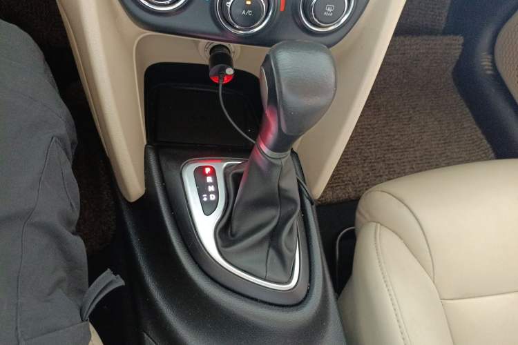 Used Fiat Viaggio 2012 1.4T Automatic Enjoyment Edition Gear Lever