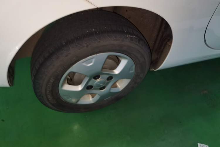 Used Roewe Clever 2021 302 km New Four-Seater Super-Efficient Version Right Rear Wheel Hub