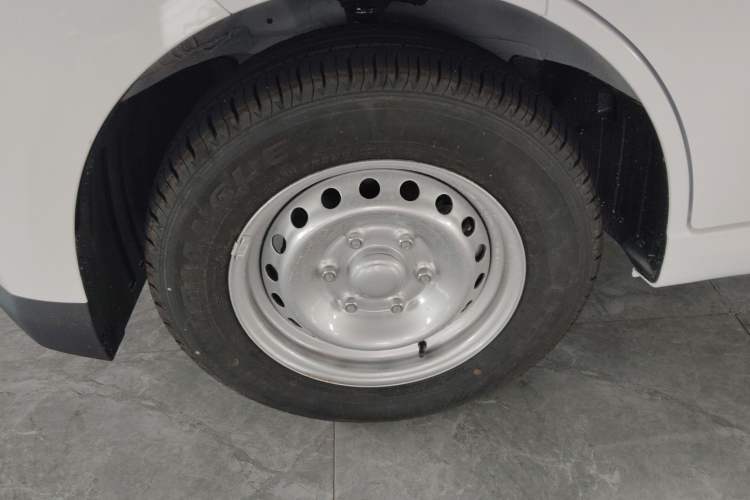 Used Wuling Yangguang 2025 Model 310KM Bus Edition—Customized by CATL