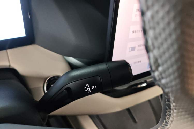 Used Lynk & Co 06 EM-P 2023 EM-P 56 Standard Range Pro Gear Lever