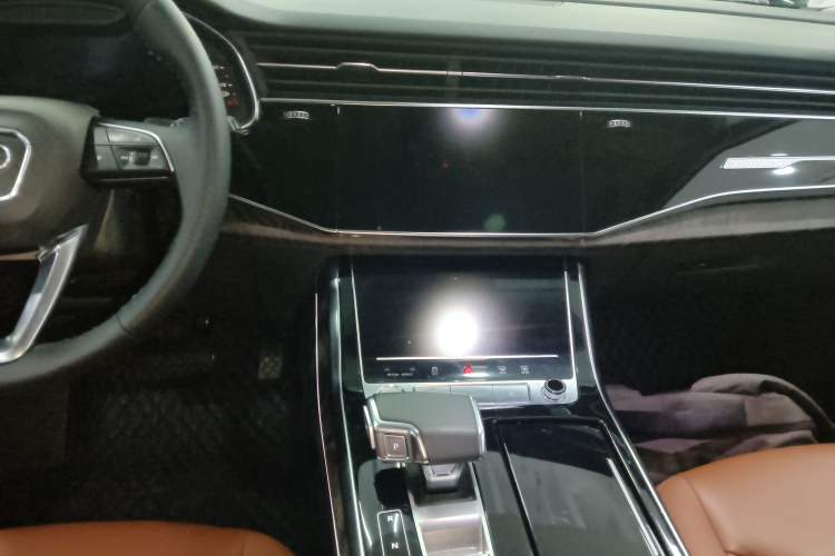 Used Audi Q7 2020 55 TFSI quattro S line sports model