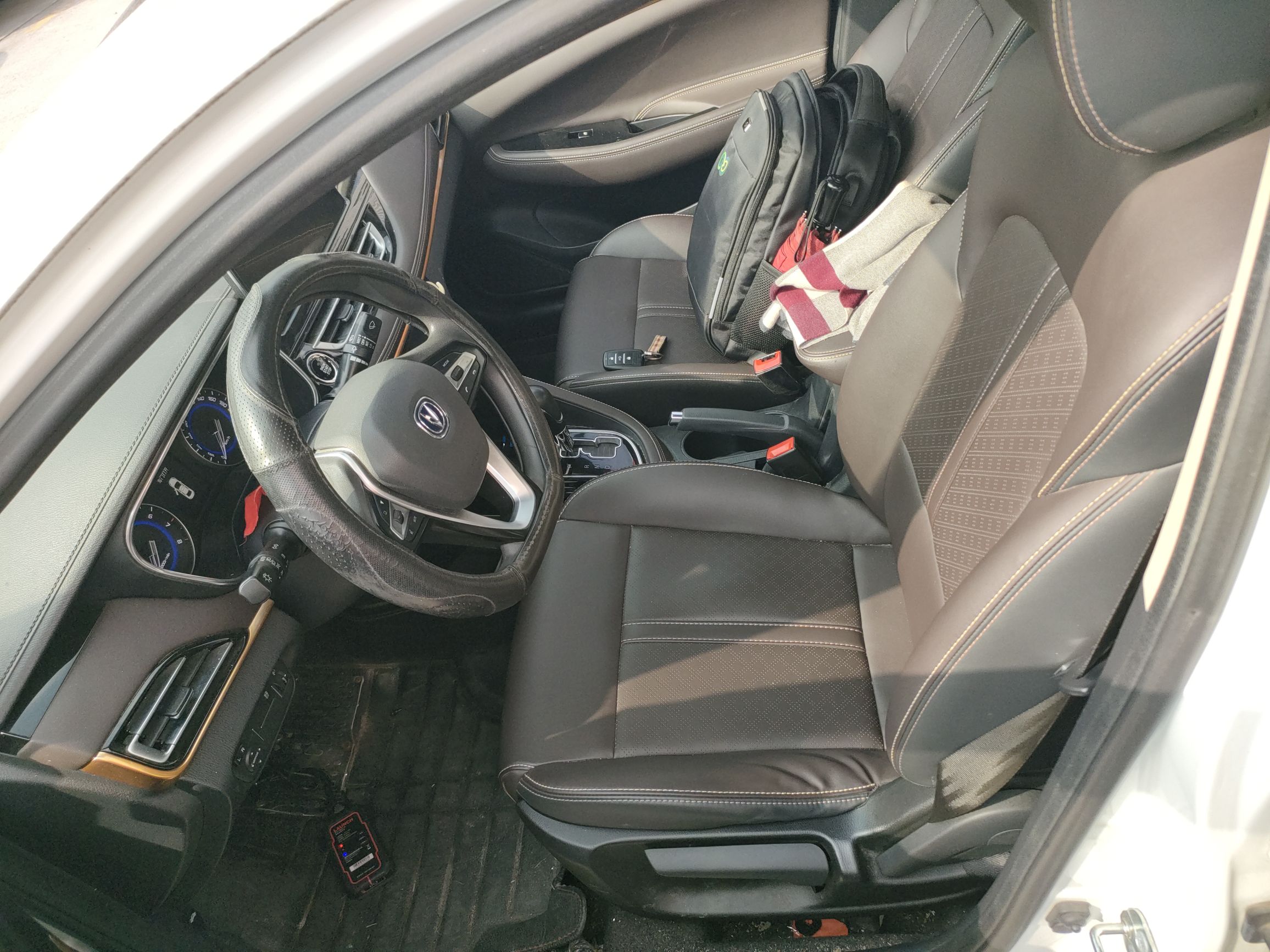 Переднее сиденье в автомобиле