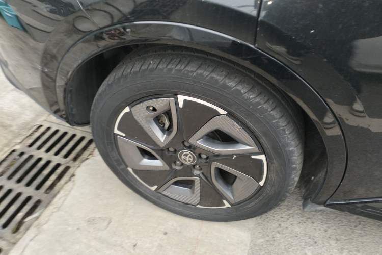 Used Toyota bZ3 2023 517 km Elite PRO Right Rear Wheel Hub