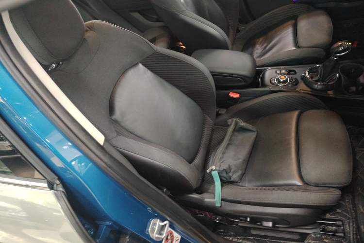 Used MINI Countryman 2017 1.5T COOPER ALL4 Explorer Right Front Seat