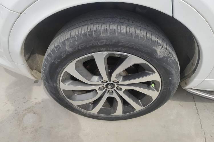 Used Land Rover Discovery Sport 2022 Revised Version 249 PS R-Dynamic S Performance Edition 5 Seats Right Rear Wheel Hub