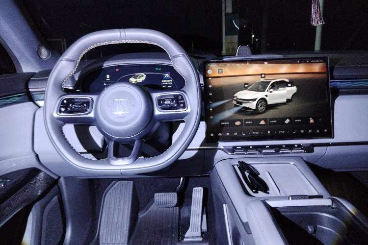 Used Zeekr 7X 2025 100 kWh Long-Range Rear-Wheel Drive with Intelligent Driving Features Steering Wheel