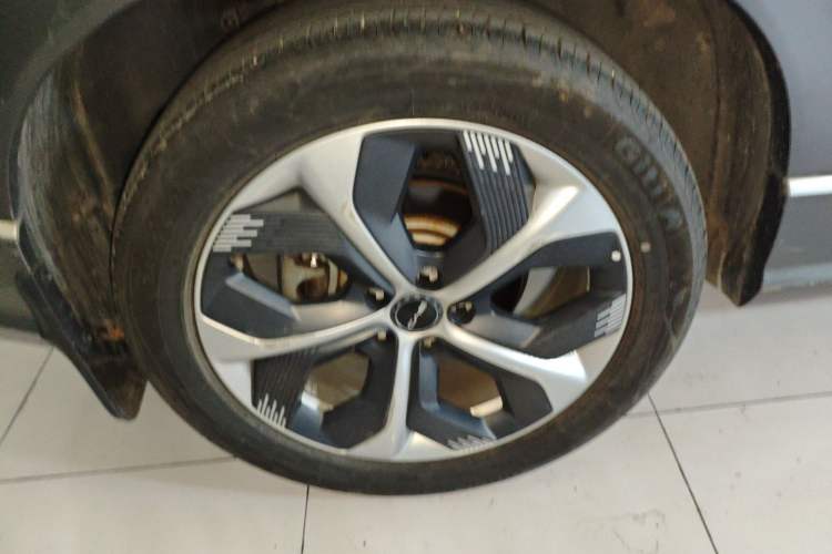 Used BYD Frigate 07 2023 DM-i 100KM Flagship Model Right Rear Wheel Hub