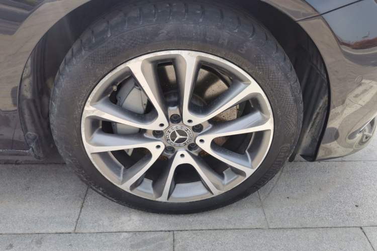 Used Mercedes-Benz E-Class 2018 E 300 L Luxury Model Right Front Wheel Hub