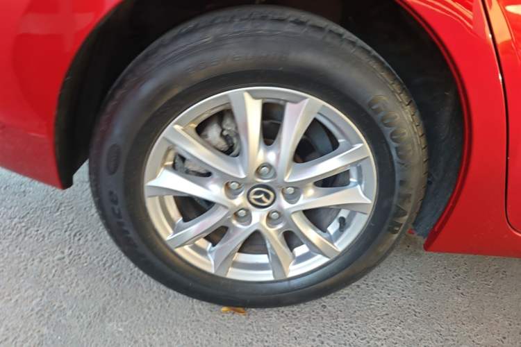 Used Mazda 3 Axela 2016 Sedan 1.5L Manual Comfort Model