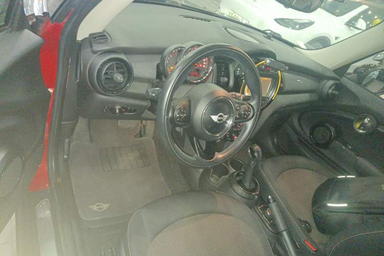 Used MINI MINI 2014 1.5T COOPER Fun
