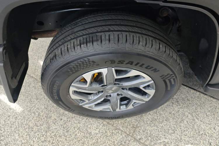 Used BAIC Off-Road BJ40 2024 2.0T All-New Urban Hunter Edition Chivalrous Style Right Rear Wheel Hub